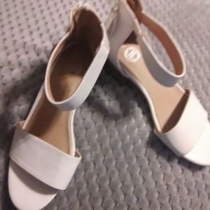 Girls size 2 white sandals.